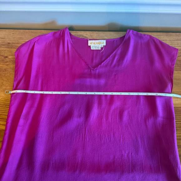 The Birds Womens Magenta Pink 100% Silk V-Neck Cap Sleeve Blouse Top Size Medium - Picture 3 of 5